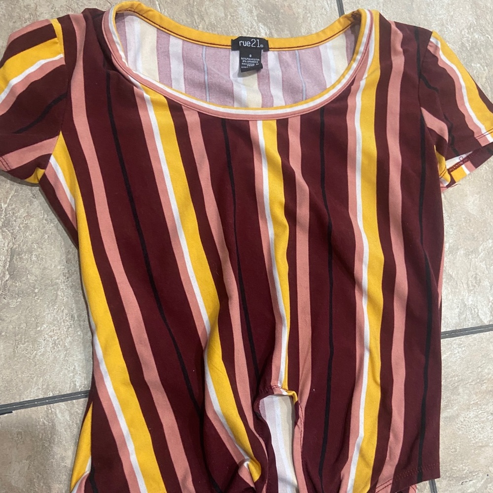 tee with stripes and knots